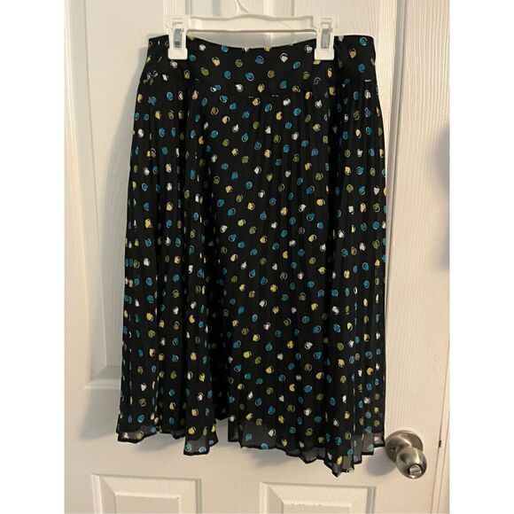 East 5th Black Flowy Side Zip Skirt. Size 6 - Picture 6 of 6